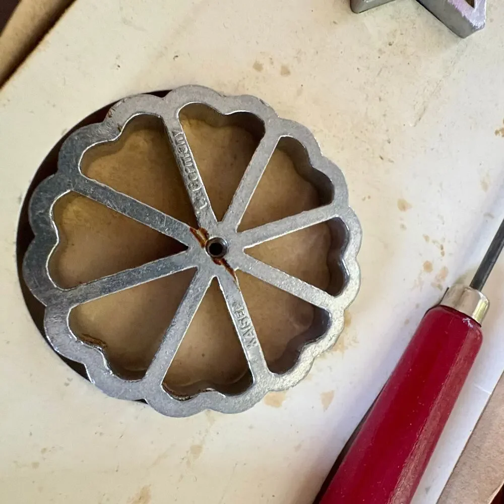 Vintage Kaiser German Waffle Rosette Mold Set in Original Box